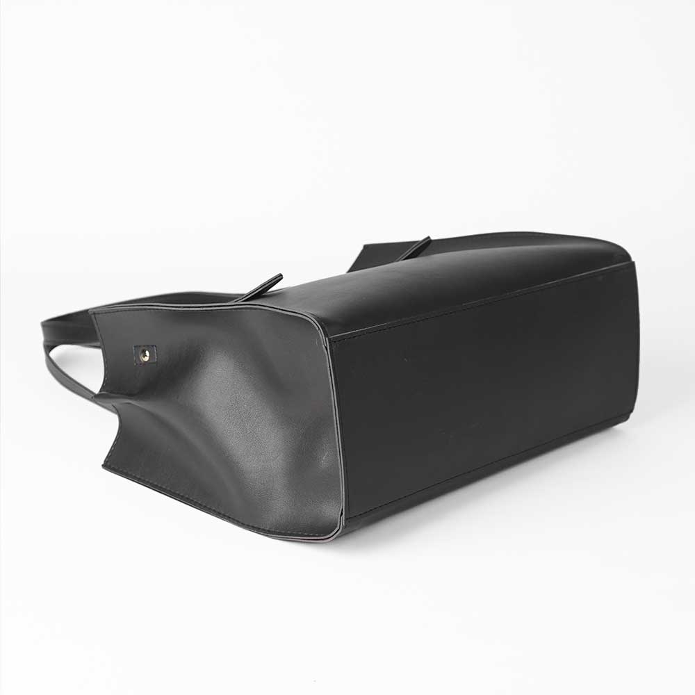 Multi compartment Stachel Bag Black